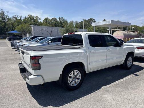 Glacier White 2024 Nissan Frontier SV