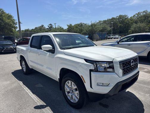 Glacier White 2024 Nissan Frontier SV