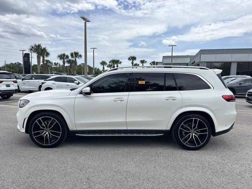 White 2022 Mercedes-Benz GLS 580 4MATIC