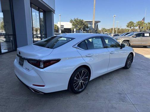 2025 Lexus ES 350 Base