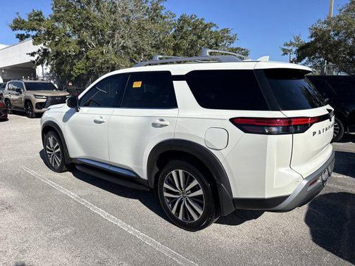 2022 Nissan Pathfinder Platinum 2WD
