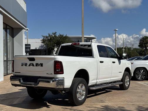 Bright White Clearcoat 2026 RAM 2500 Big Horn Crew Cab 4x4 6'4' Box