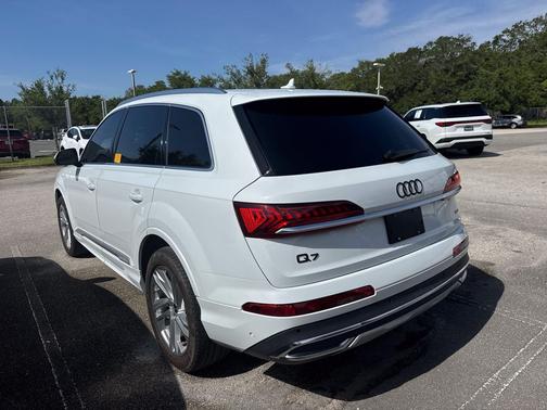 Glacier White Metallic 2022 Audi Q7 55 Premium Plus