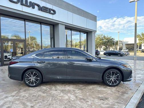 2025 Lexus ES 300h Base