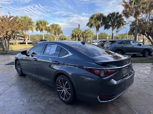 2025 Lexus ES 300h Base