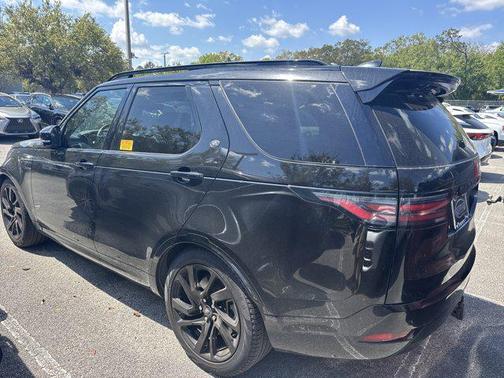 Santorini Black Metallic 2024 Land Rover Discovery P360 Dynamic SE
