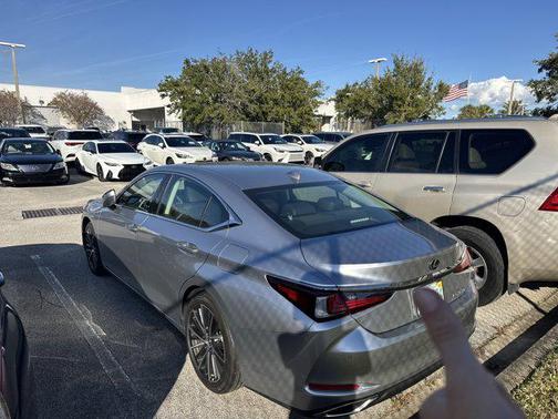 2025 Lexus ES 350 Base