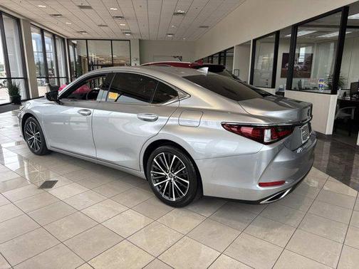 2022 Lexus ES 350 Base