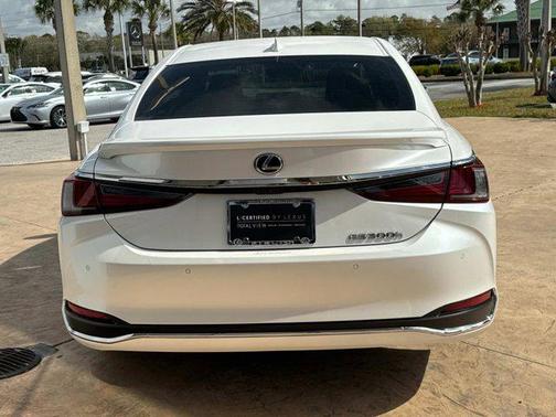 Eminent White Pearl 2023 Lexus ES 300h Base