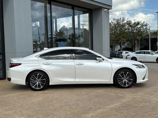 Eminent White Pearl 2023 Lexus ES 300h Base