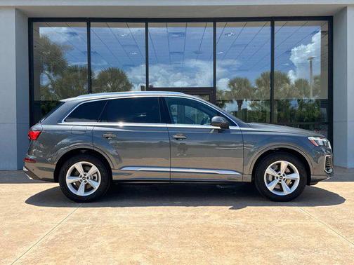 2025 Audi Q7 55 Premium