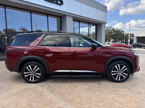 2023 Nissan Pathfinder Platinum 4WD