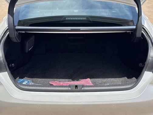 Eminent White Pearl 2025 Lexus ES 300h Base