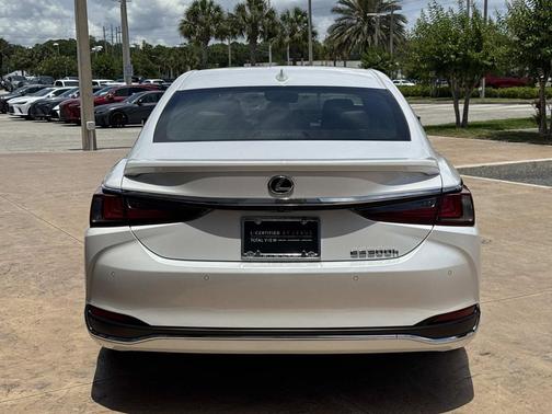 Eminent White Pearl 2025 Lexus ES 300h Base