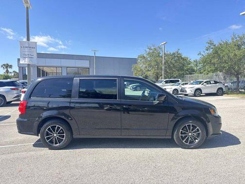 Black Onyx Crystal Pearlcoat 2019 Dodge Grand Caravan GT