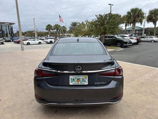 2023 Lexus ES 300h Ultra Luxury