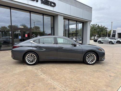 2023 Lexus ES 300h Ultra Luxury