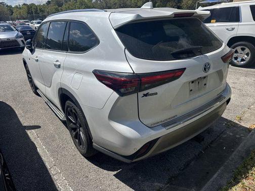 2023 Toyota Highlander Hybrid Platinum