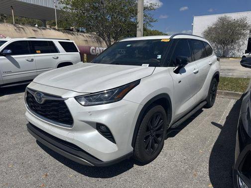2023 Toyota Highlander Hybrid Platinum