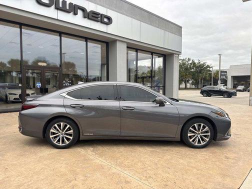 2021 Lexus ES 300h Base