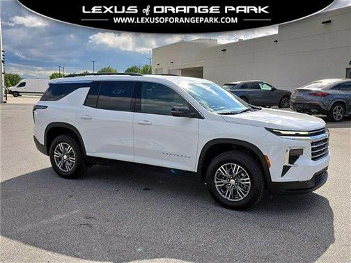 Summit White 2025 Chevrolet Traverse LT