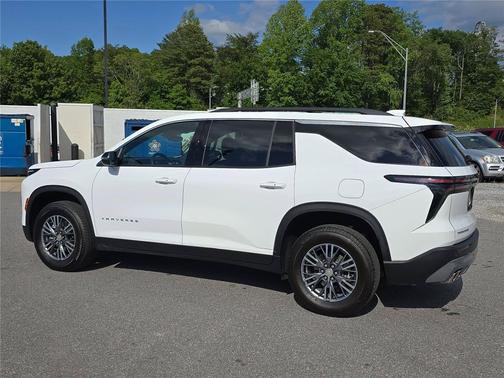 Summit White 2025 Chevrolet Traverse LT