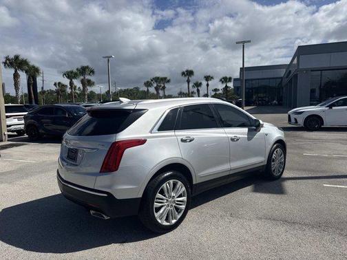 Radiant Silver Metallic 2019 Cadillac XT5 Premium Luxury
