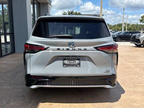 2024 Toyota Sienna XSE 7 Passenger