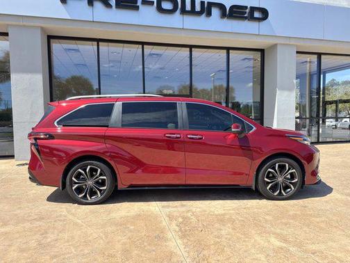 2025 Toyota Sienna Platinum