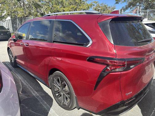 2025 Toyota Sienna Platinum