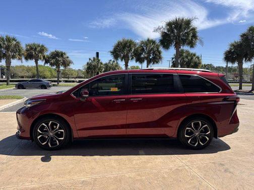 2025 Toyota Sienna Platinum