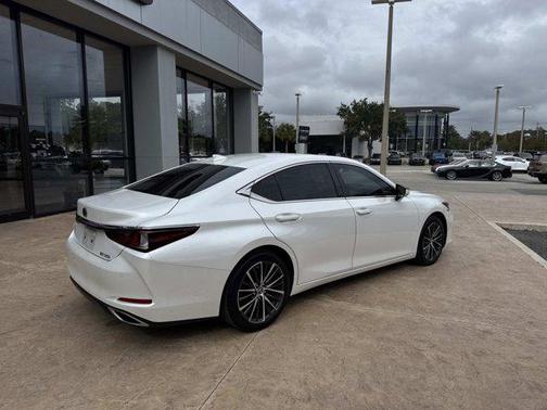 2023 Lexus ES 350 Base