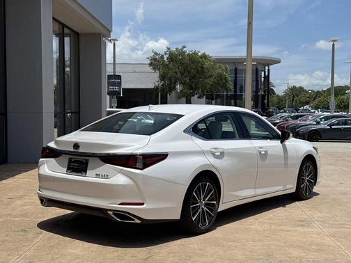 Eminent White Pearl 2025 Lexus ES 350 Base