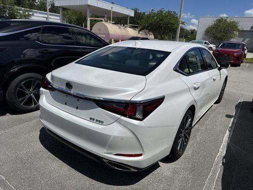 Eminent White Pearl 2025 Lexus ES 350 Base
