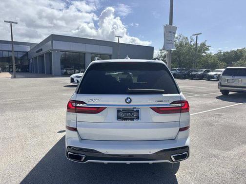 Mineral White Metallic 2019 BMW X7 xDrive40i