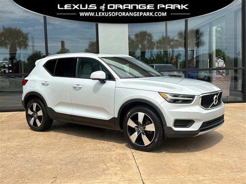 2020 Volvo XC40 T5 Momentum