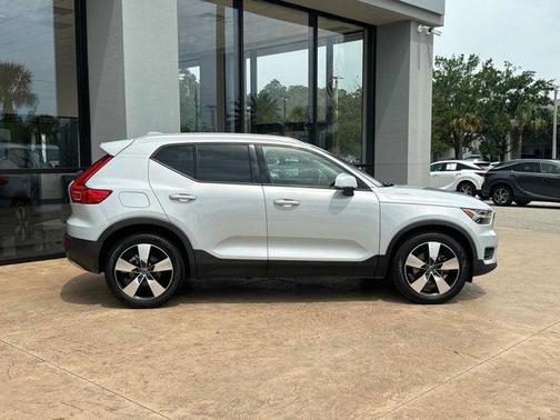 2020 Volvo XC40 T5 Momentum