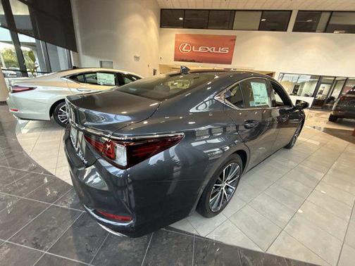 2025 Lexus ES 350 Base