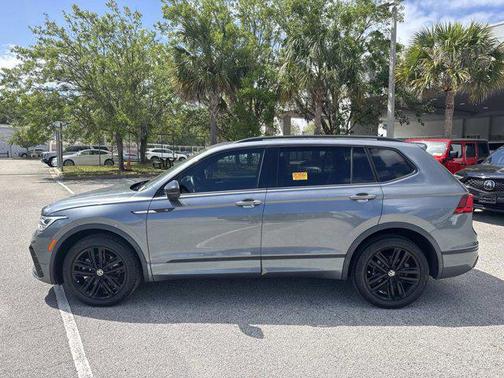 2022 Volkswagen Tiguan 2.0T SE R-Line Black