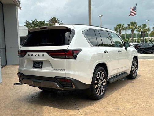 2025 Lexus LX 700h Luxury
