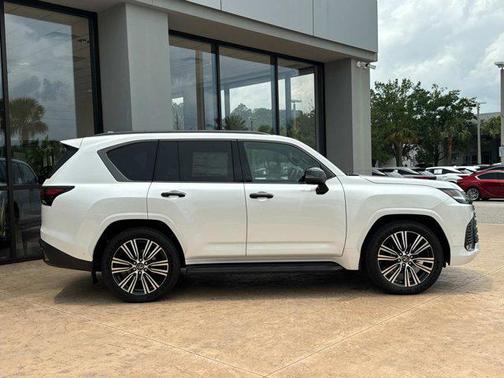 2025 Lexus LX 700h Luxury