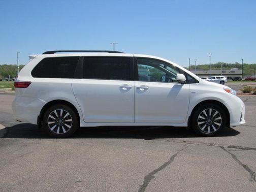 2020 Toyota Sienna XLE
