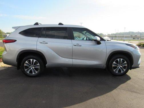 2023 Toyota Highlander Hybrid XLE