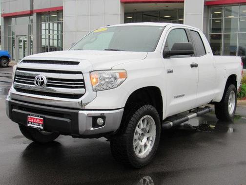 Super White 2017 Toyota Tundra SR5