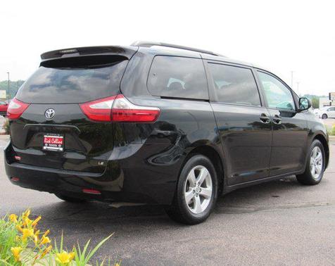 2016 Toyota Sienna LE