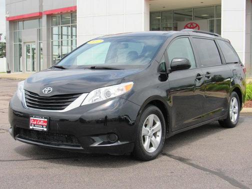 2016 Toyota Sienna LE