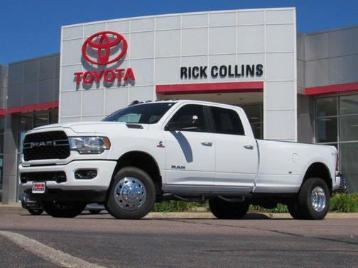 2022 RAM 3500 Big Horn Crew Cab 4x4 8' Box
