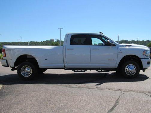 2022 RAM 3500 Big Horn Crew Cab 4x4 8' Box