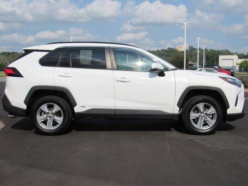 2022 Toyota RAV4 Hybrid XLE
