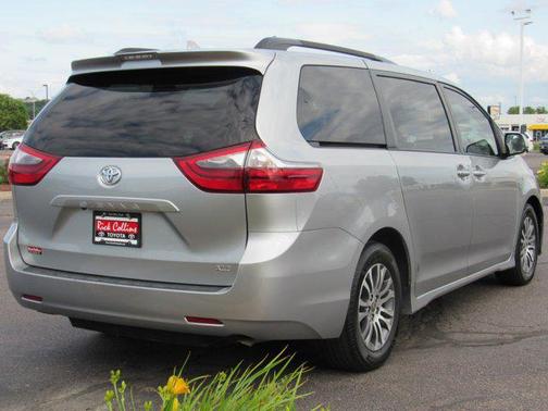 2020 Toyota Sienna XLE